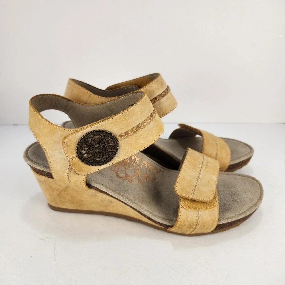 Aetrex Jillian Women's Size 10 Tan Leather Wedge Sandals Adjustable Comfort